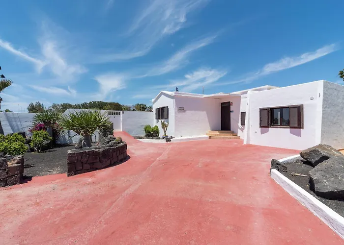 Michelle - Lh114 By Now Ltd Villa Playa Blanca (Lanzarote)