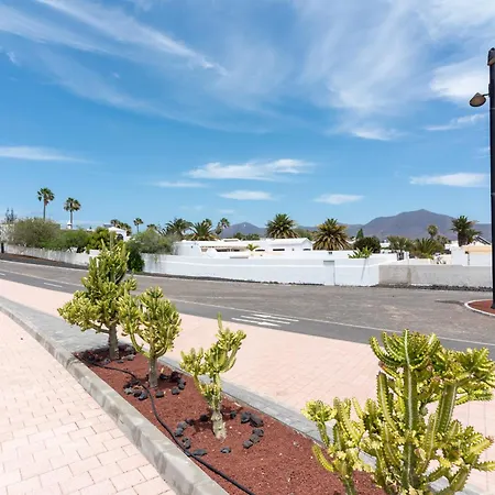 Michelle - Lh114 By Now Ltd * Playa Blanca (Lanzarote)