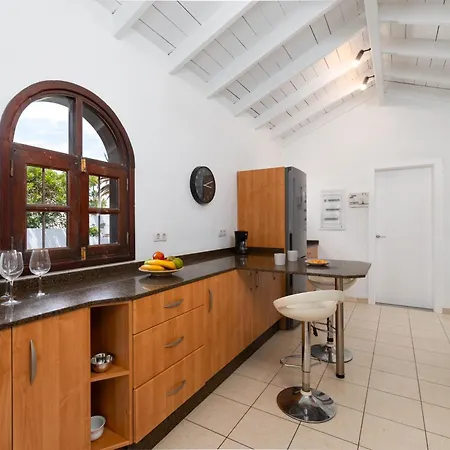 Michelle - Lh114 By Now Ltd * Playa Blanca (Lanzarote)