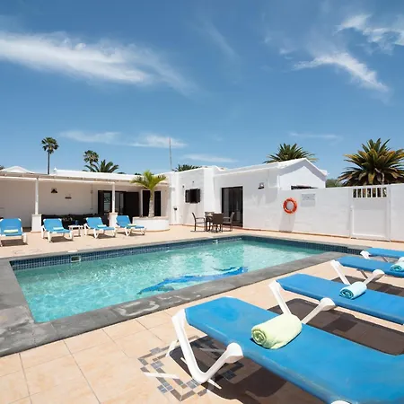 Michelle - Lh114 By Now Ltd * Playa Blanca (Lanzarote)