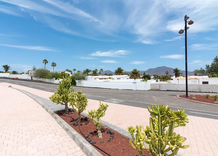 Michelle - Lh114 By Now Ltd * Playa Blanca (Lanzarote)