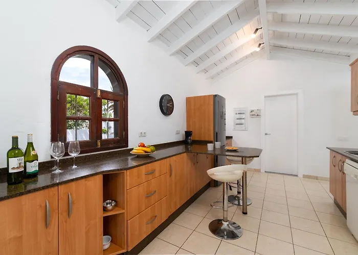 Michelle - Lh114 By Now Ltd * Playa Blanca (Lanzarote)