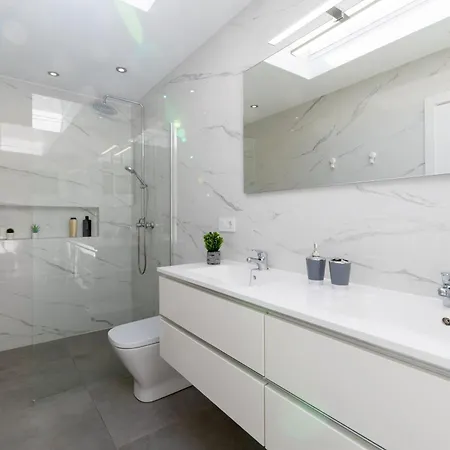 Michelle - Lh114 By Now Ltd *